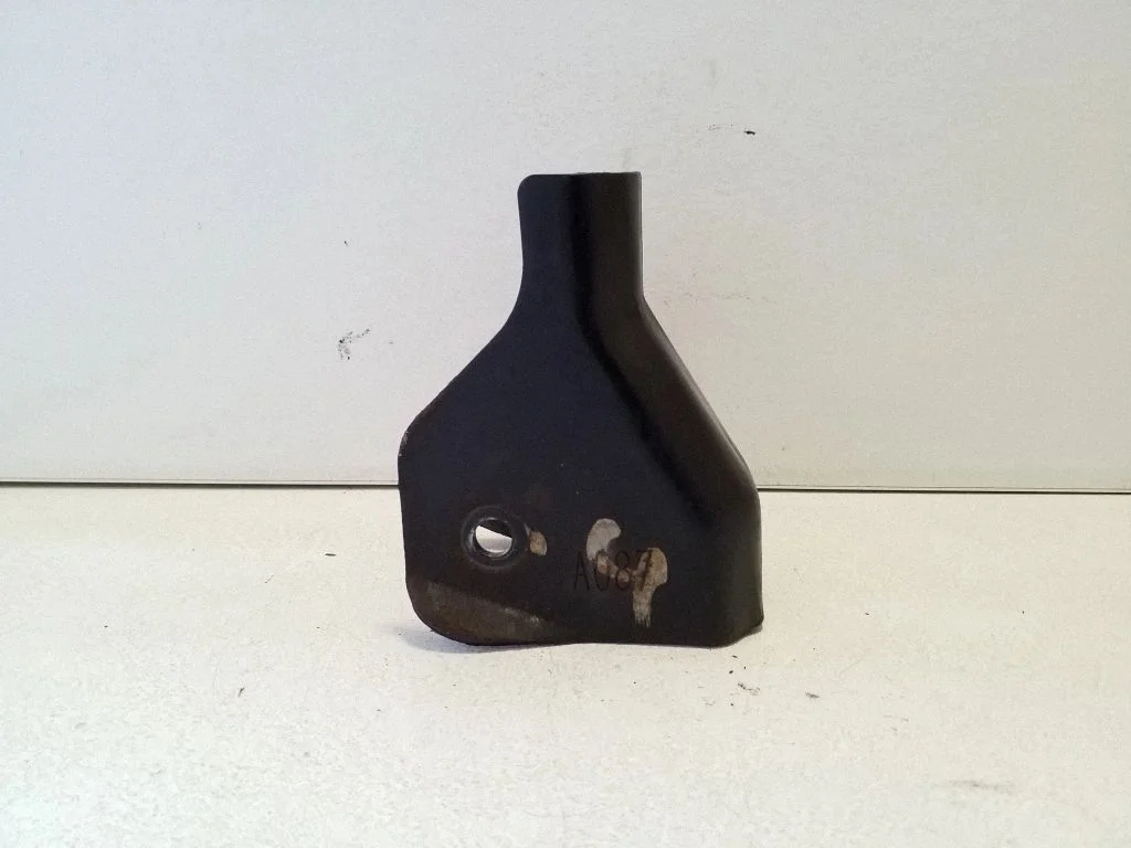 Engine mounting bracket