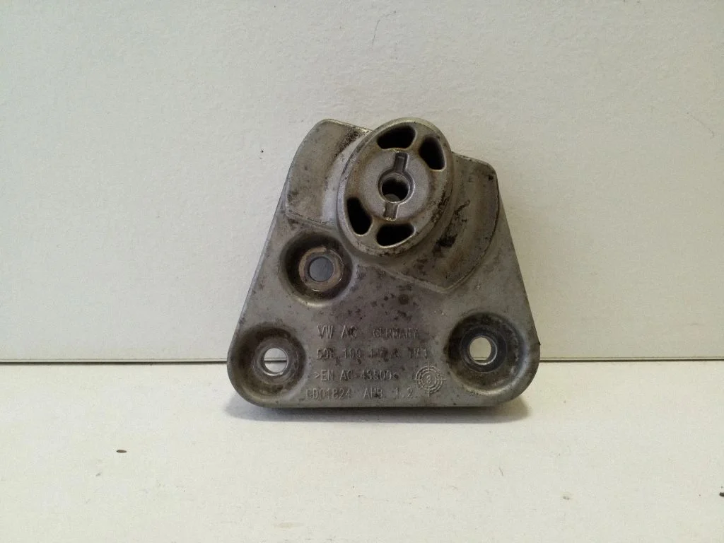 Engine mounting bracket 5QE199117C