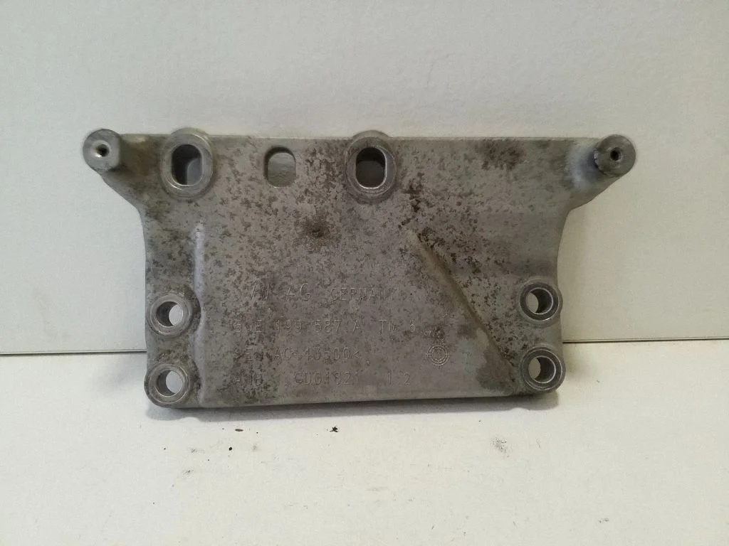Engine mounting bracket 5QE199587A