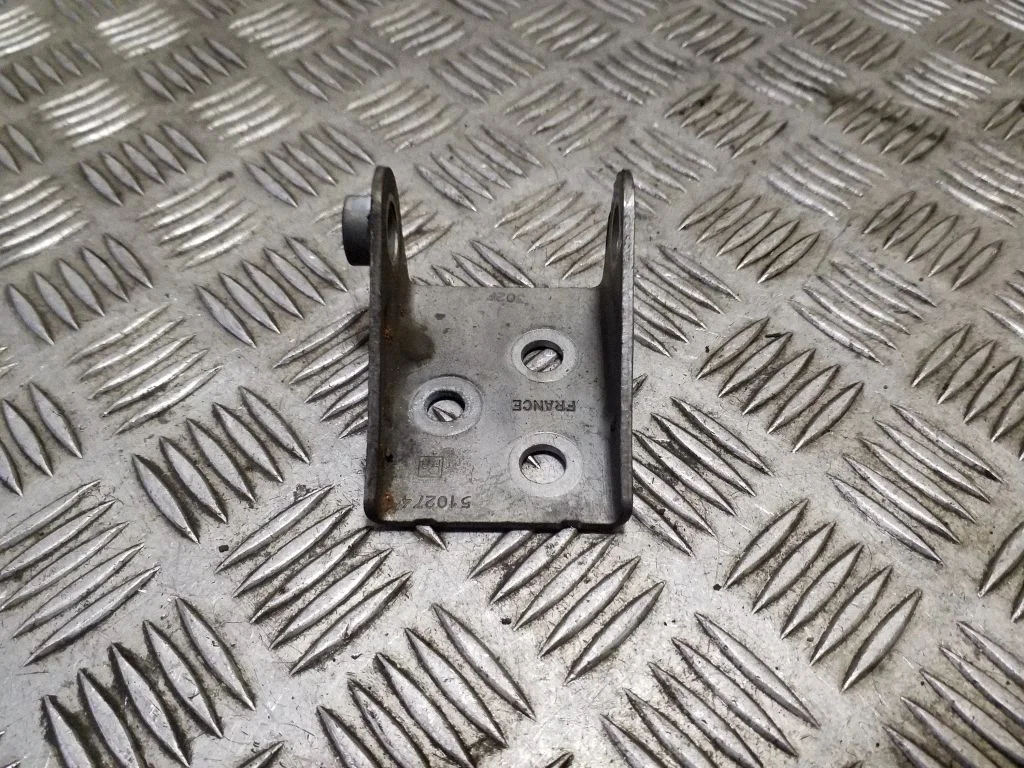 Engine mounting bracket 30778785