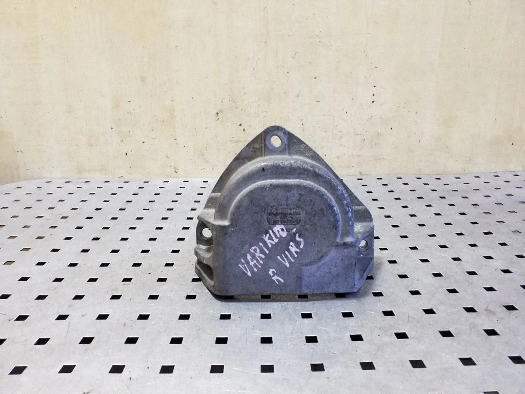 Engine mounting bracket 8Z0199212A
