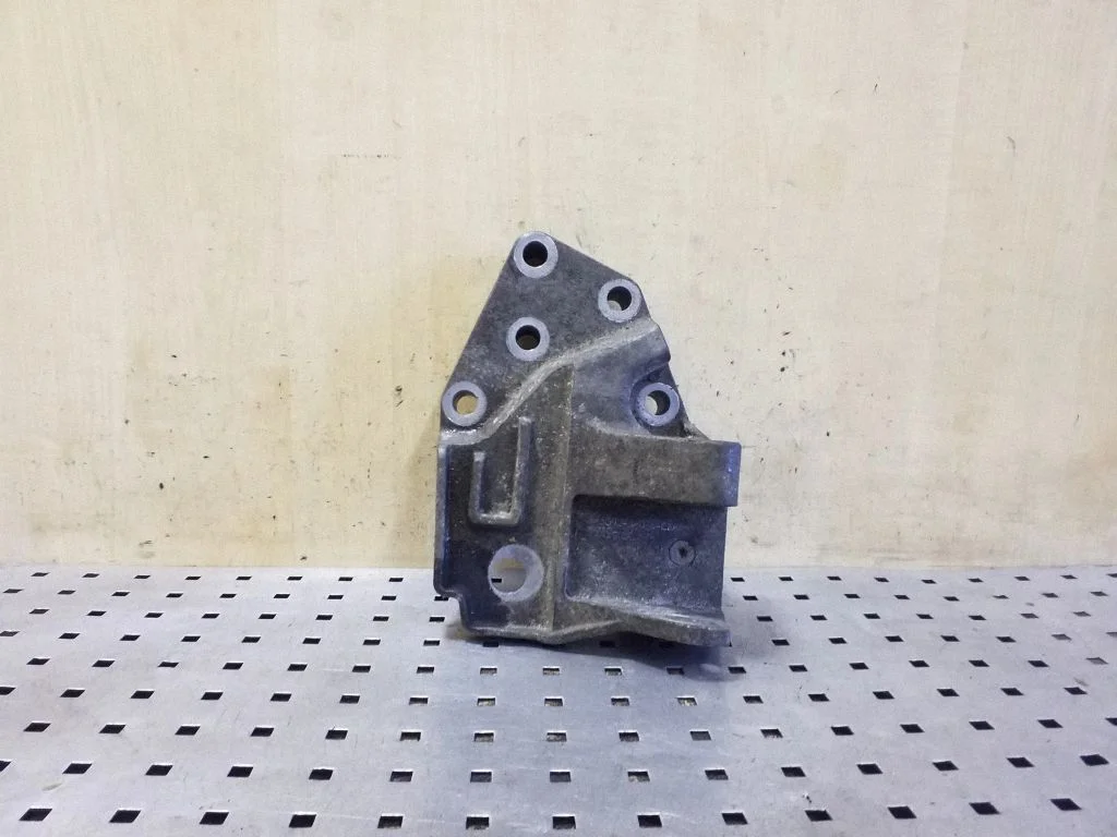 Engine mounting bracket 6G926P096CD