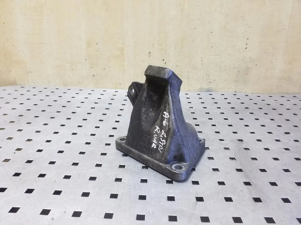 Dzinēja stiprinājuma kronšteins 4B0199308