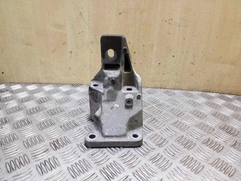 Engine mounting bracket CPLA6037CB