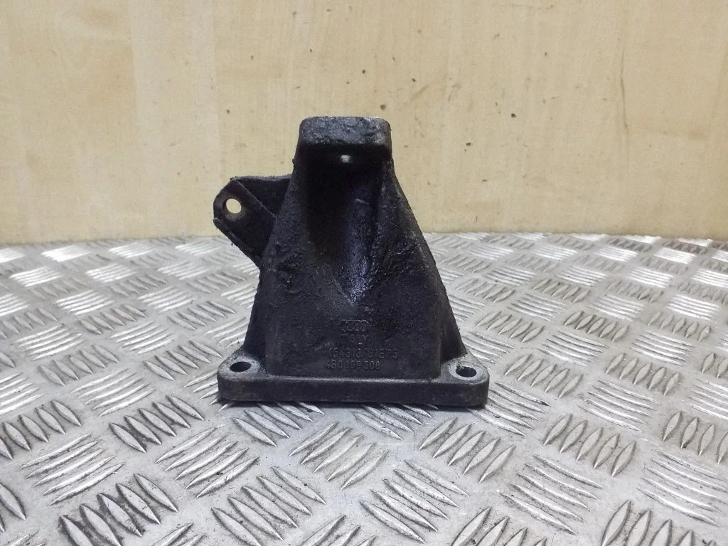 Dzinēja stiprinājuma kronšteins 4B0199308
