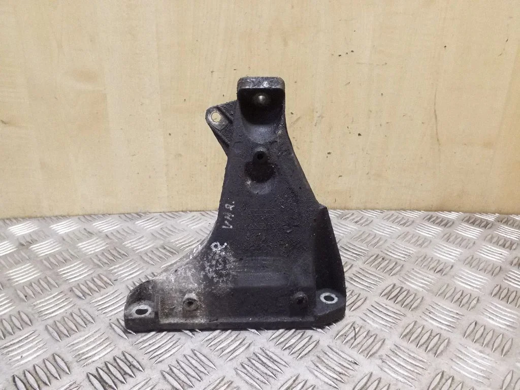 Mootori kinnituskronstein – Audi A6 Allroad C5 (1999-2005)