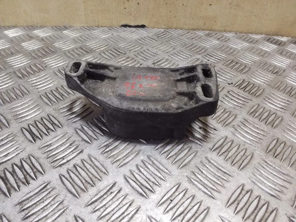Mootori kinnituskronstein – Audi A6 Allroad C5 (1999-2005)