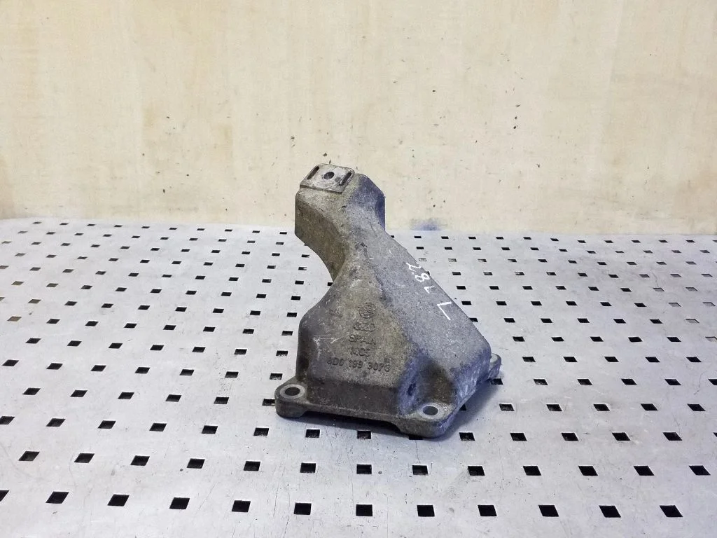 Engine mounting bracket 8D0199307G