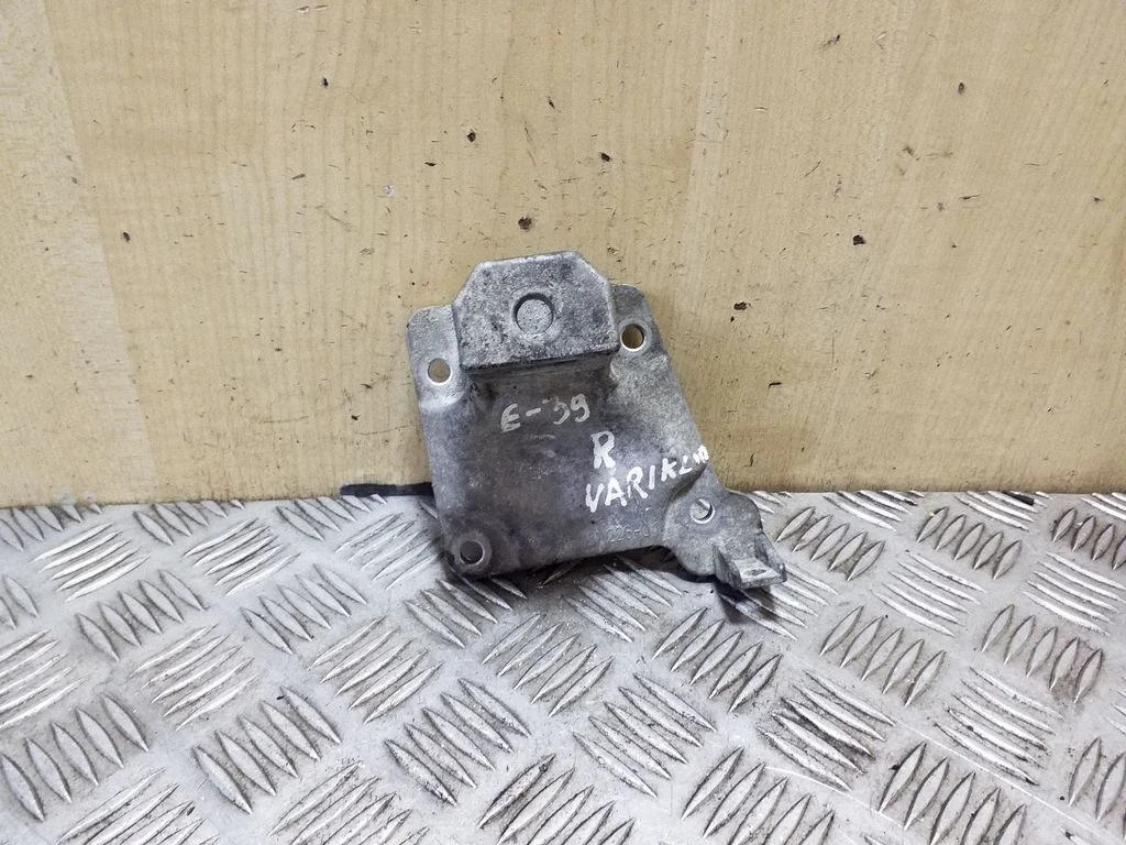 Engine mounting bracket 6751226