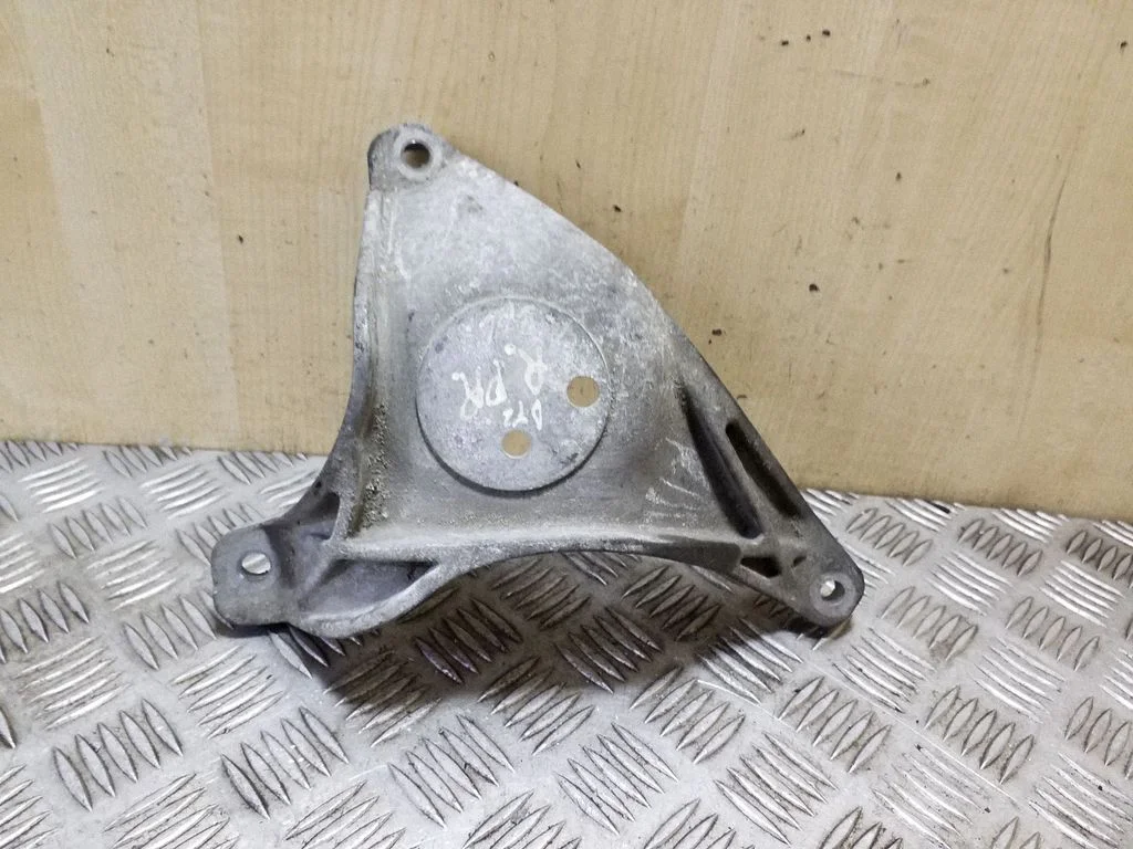 Mootori kinnituskronstein – BMW 5-seeria E39 (1996-2003)