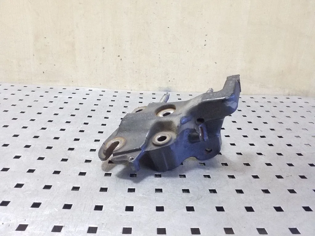 Engine mounting bracket DS7Q6030BD