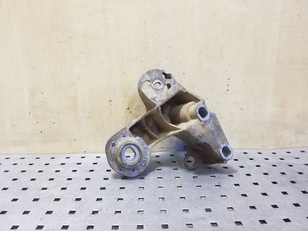 Mootori kinnituskronstein – Audi A6 Allroad C5 (1999-2005)