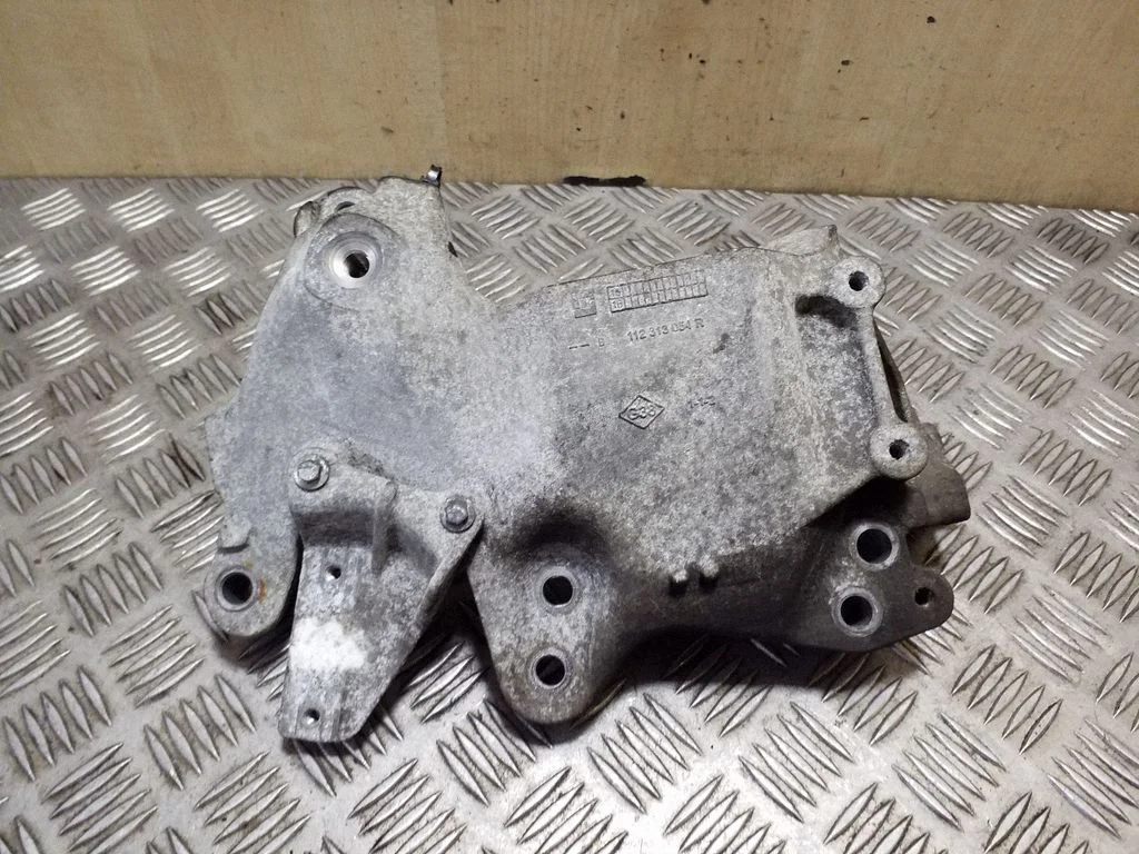 Engine mounting bracket 112313054R