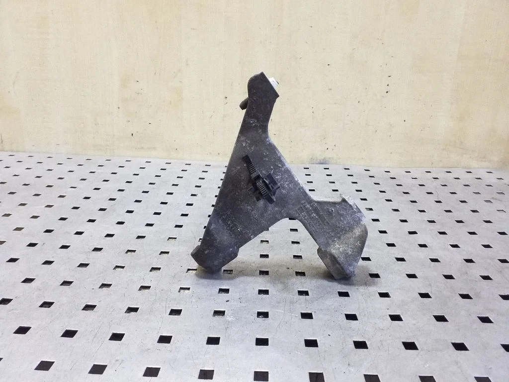 Engine mounting bracket 93450725