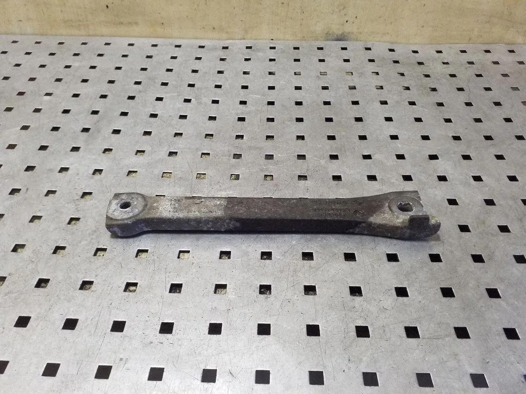 Engine mounting bracket 93450724