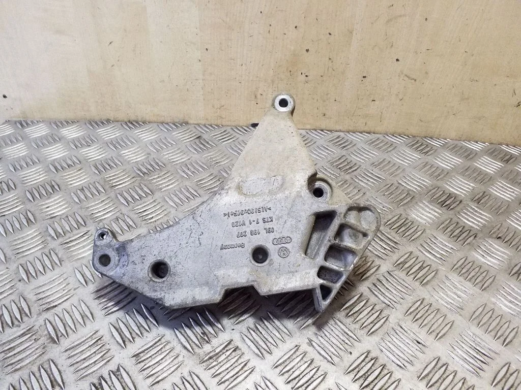 Mootori kinnituskronstein 03L199207