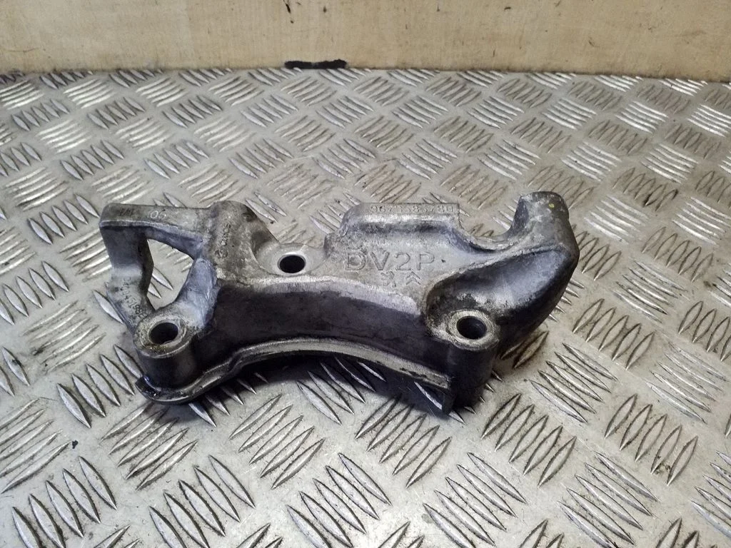 Engine mounting bracket 9673585780