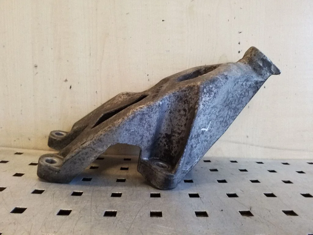 Engine mounting bracket 8K0199307