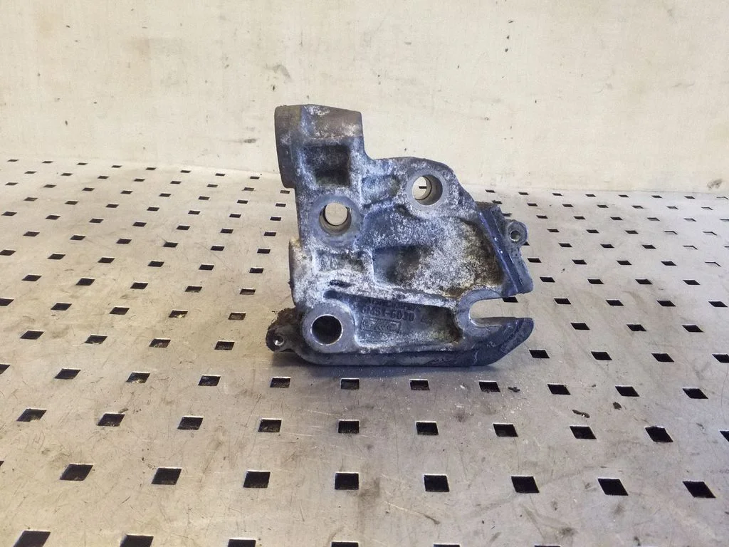 Mootori kinnituskronstein 6M516030BA