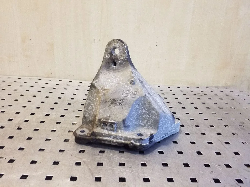 Mootori kinnituskronstein CX236037AB