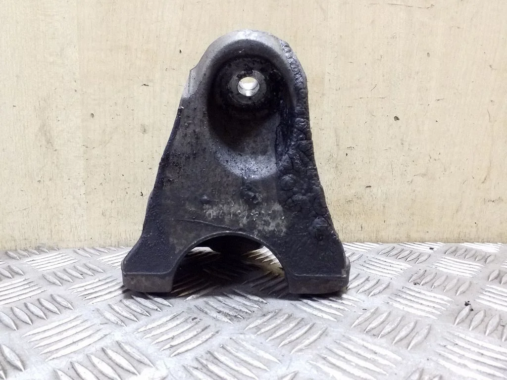 Engine mounting bracket 7L6199307