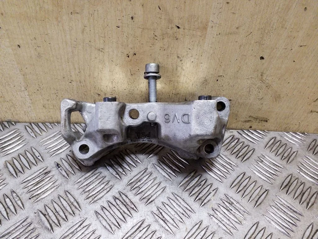 Engine mounting bracket 9688615780