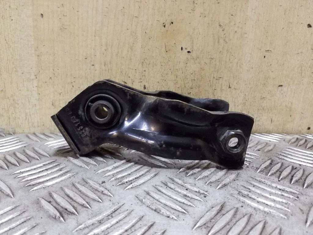 Engine mounting bracket 9682516380