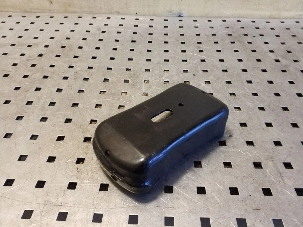 Engine mounting bracket