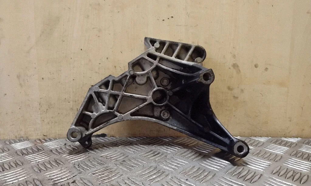 Engine mounting bracket 03L199207