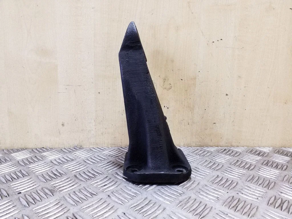 Engine mounting bracket 6761564