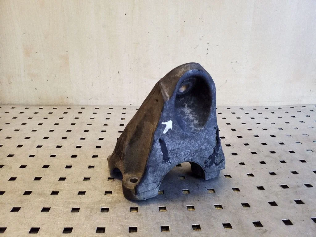 Engine mounting bracket 7L6199307