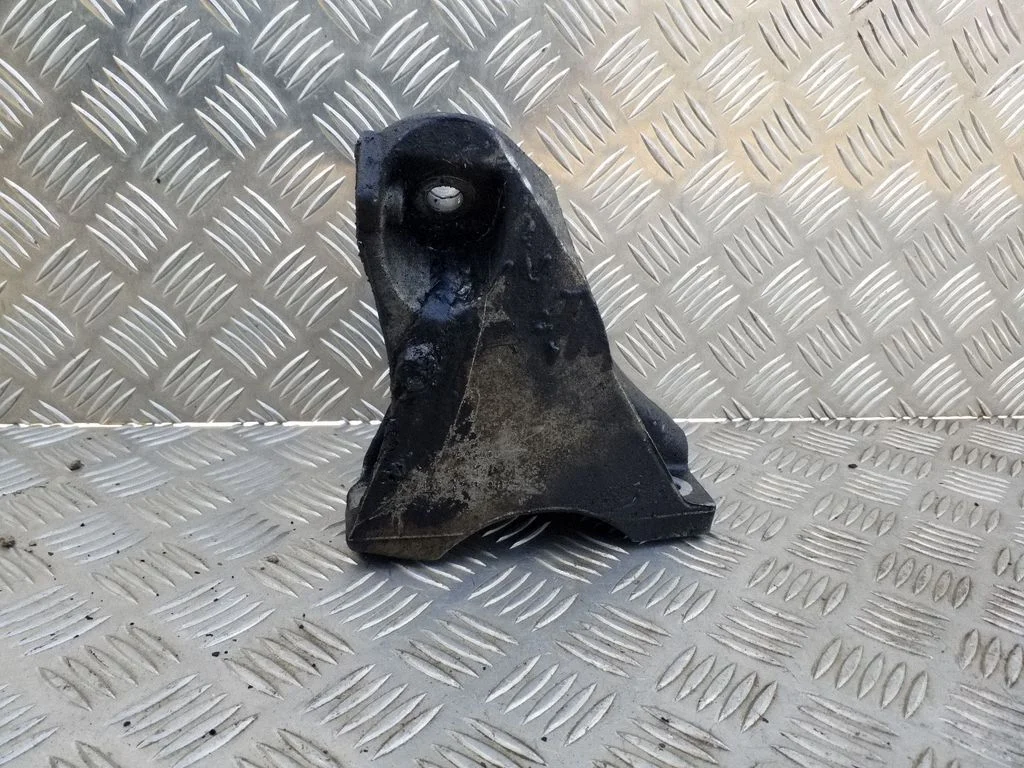 Engine mounting bracket 7L6199308B