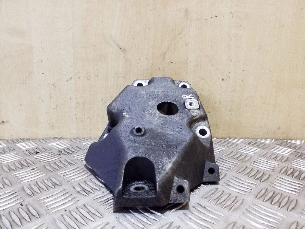Engine mounting bracket 22113451673