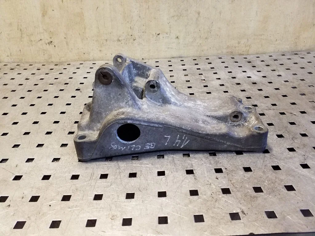 Engine mounting bracket 030145169H