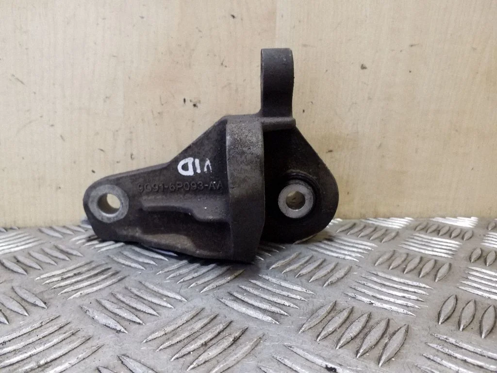 Engine mounting bracket – Ford Mondeo MK IV (2007-2014)