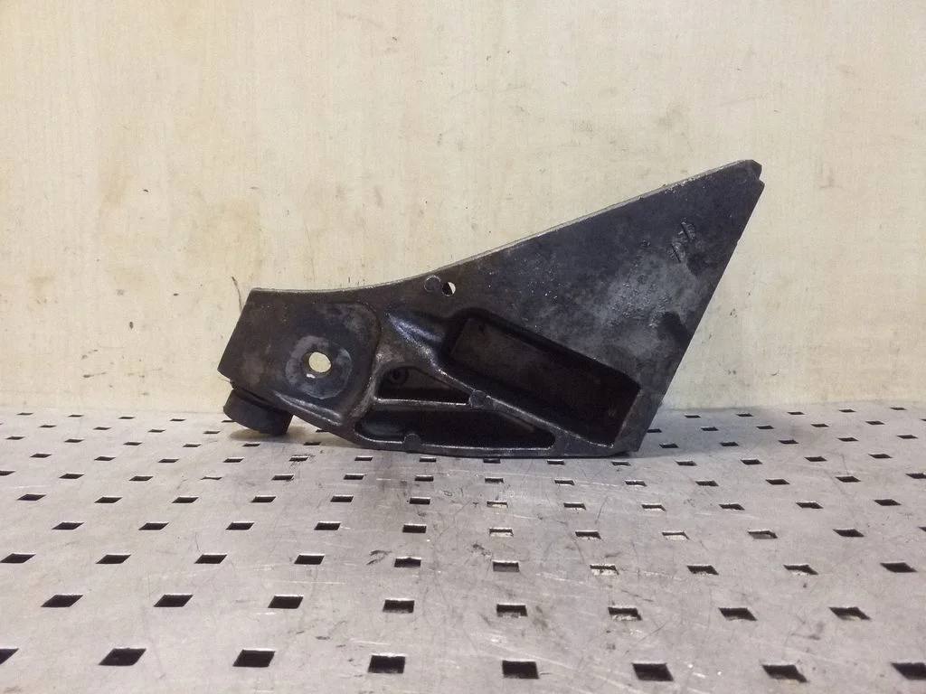 Engine mounting bracket 2211677268002