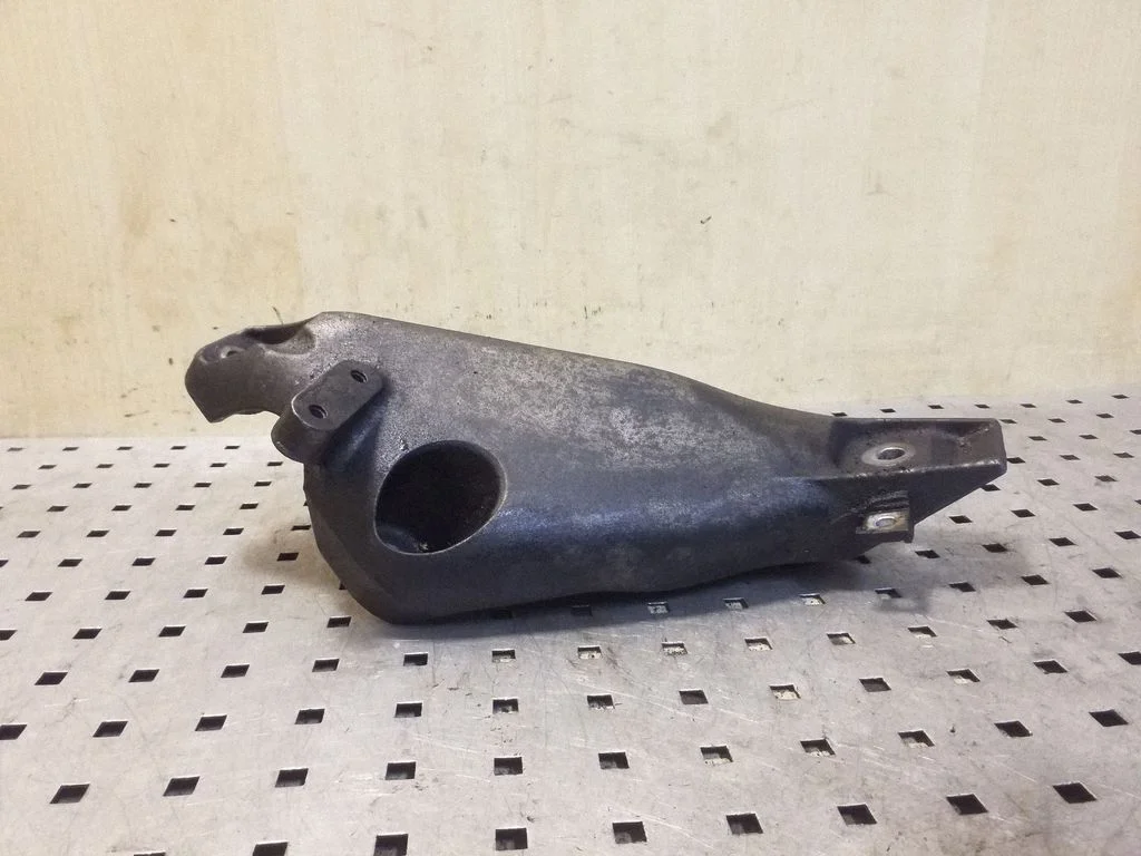 Engine mounting bracket 2211677267902