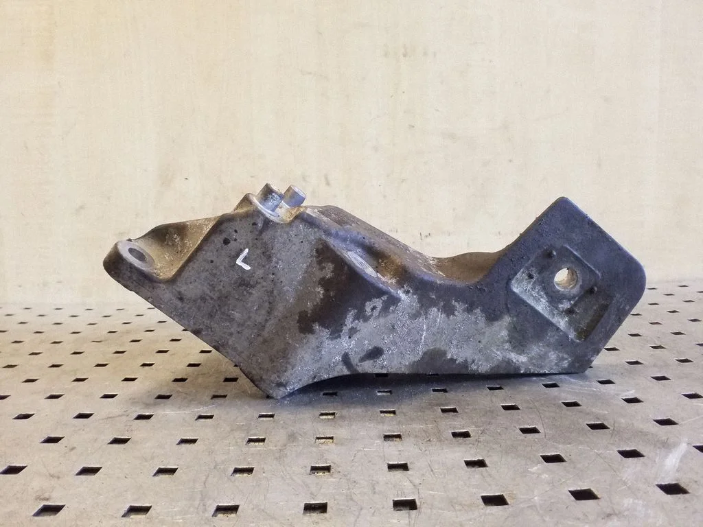 Engine mounting bracket 6H326061AB