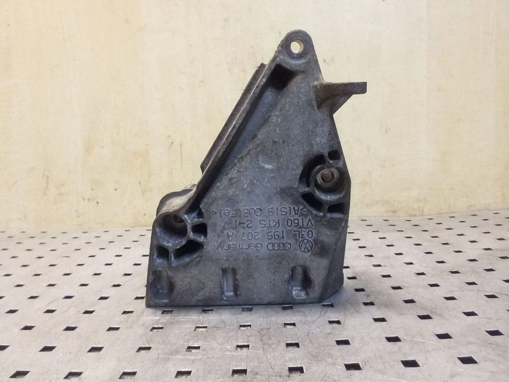 Mootori kinnituskronstein 03L199207A
