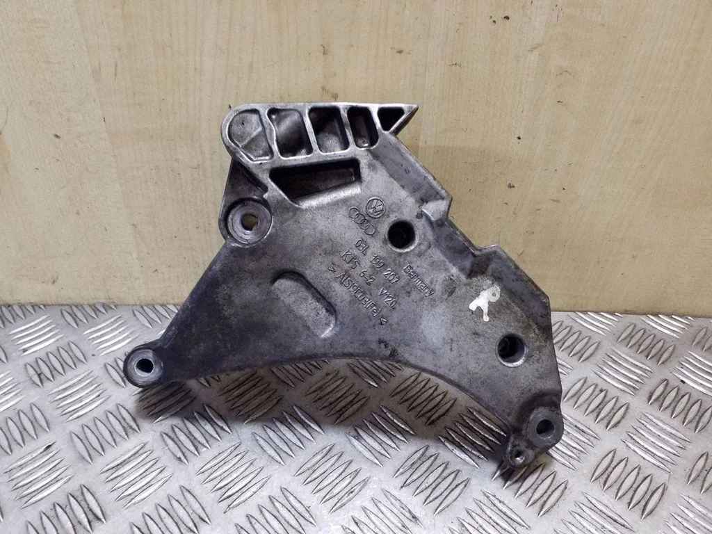 Mootori kinnituskronstein 03L199207