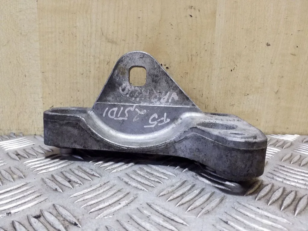 Mootori kinnituskronstein 7H0199207B