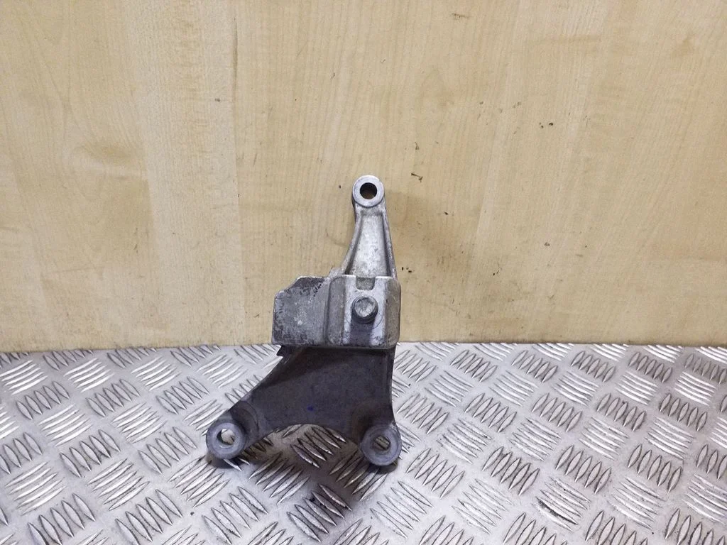 Engine mounting bracket 98AB7M125AF