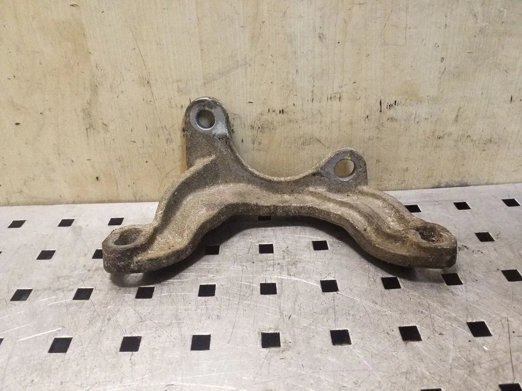 Engine mounting bracket – Opel Antara (2006-2016)