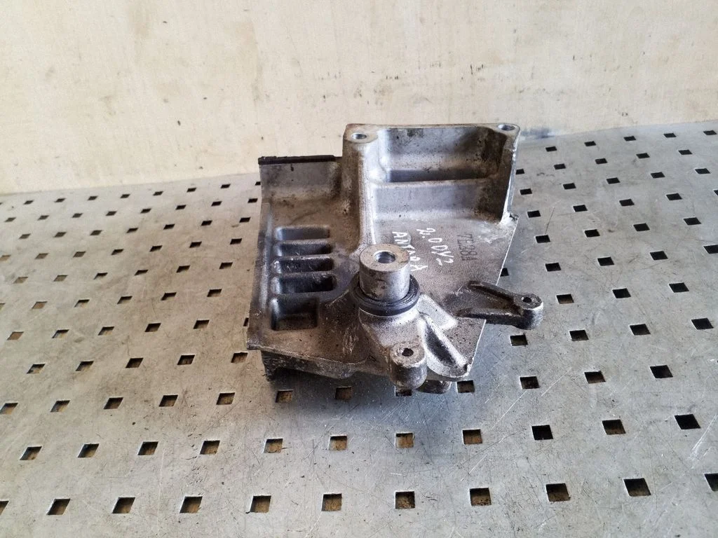 Engine mounting bracket 96440352