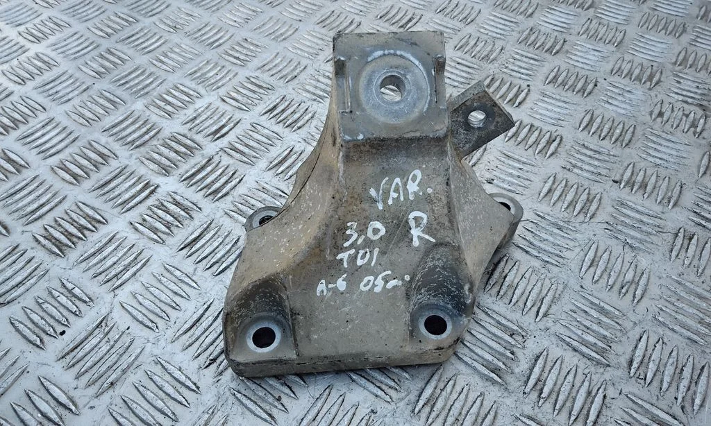 Mootori kinnituskronstein 4F0199308AB
