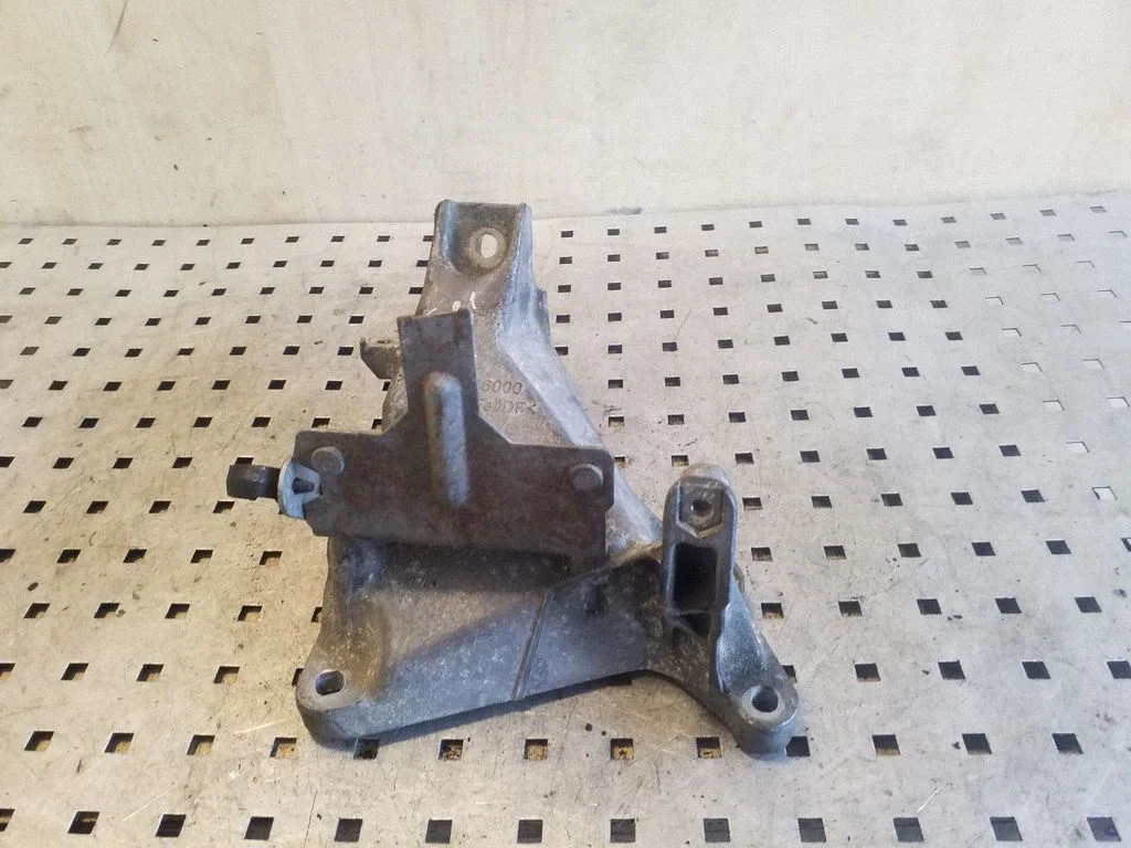 Engine mounting bracket – BMW 3 Series E90 E91 (2005-2012)