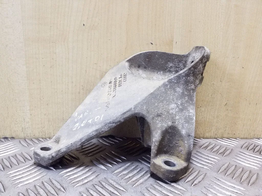 Dzinēja stiprinājuma kronšteins 4F0199307N