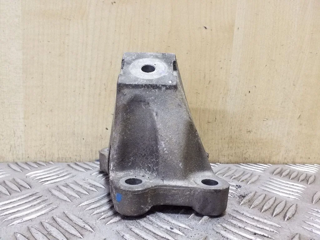 Engine mounting bracket – Audi A6 Allroad C6 (2006-2011)