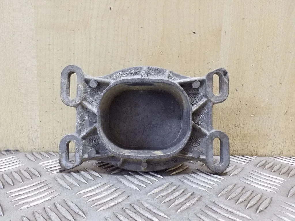 Engine mounting bracket – Audi A6 Allroad C5 (1999-2005)