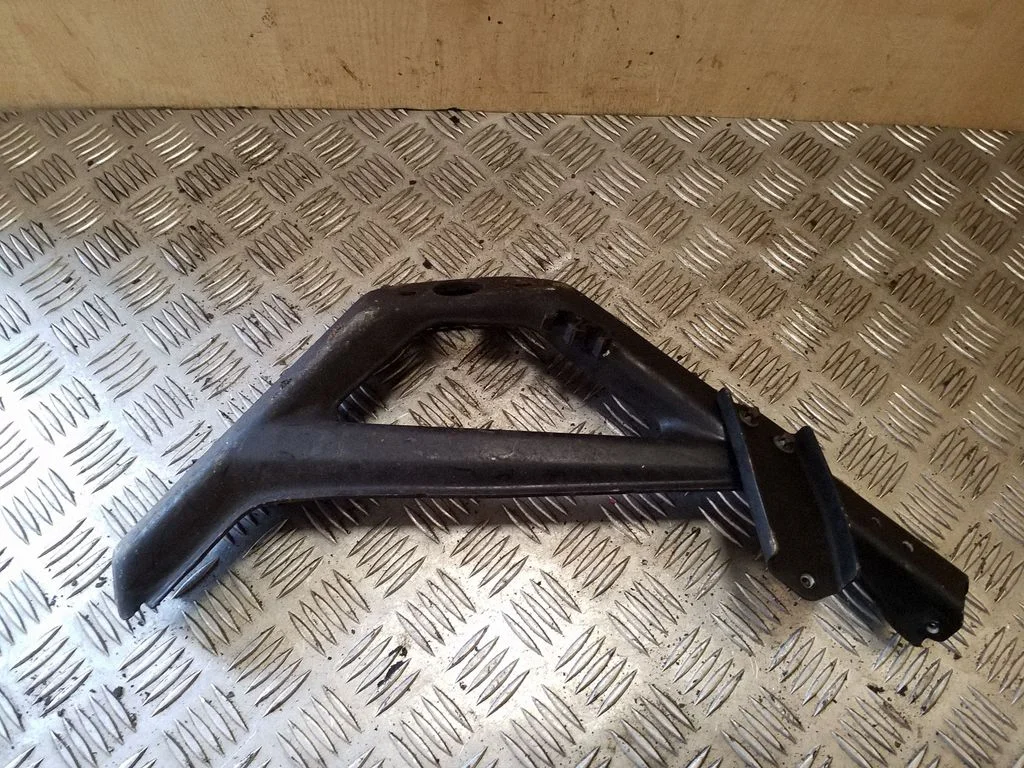 Mootori kinnituskronstein A6120980329